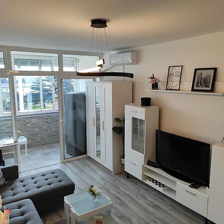 Apartment Zara With Garage Esterno foto